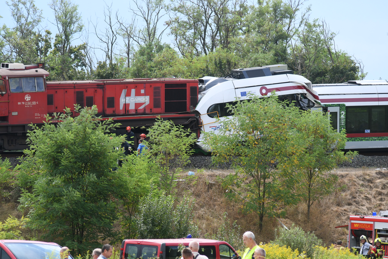 Putnički i teretni vlak sudarili su se  između Gradeca i Svetog Ivana žabno