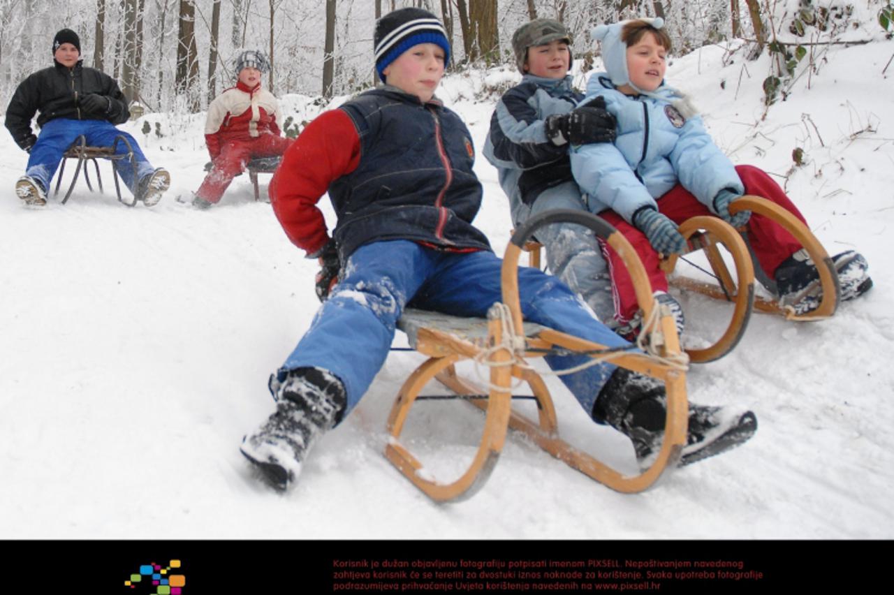 \'17.01.2009., Zlatar - Sanjkanje je malim Zlatarscanima ovog vokenda bila omiljena aktivnost. Photo: Zeljko Pusec/Vecernji list\'