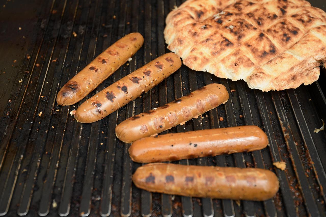 Zagreb: Prijatelji životinja na Trgu pripremali veganski burger
