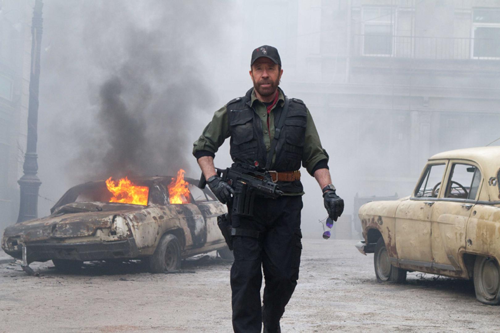 Svoju legendarnu reputaciju prigrlio je s dozom humora u filmu "The Expendables 2" iz 2012., gdje se pojavio u nezaboravnoj cameo ulozi. Njegov lik Booker pojavljuje se niotkuda kako bi spasio glavne junake, a scena u kojoj prepričava internetsku šalu o sebi i kobri postala je kultna. Ovim je nastupom potvrdio da je itekako svjestan svog mitskog statusa i prigrlio ga je na oduševljenje publike.