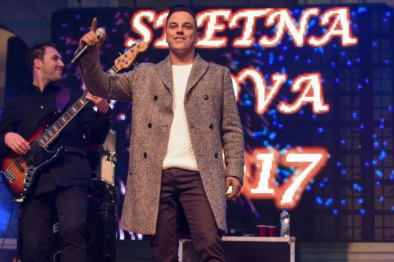 01.01.2017., Zadar - Pjevac zabavne glazbe Ivan Zak uveo Zadrane i njihove goste u 2017.  Photo: Dino Stanin/PIXSELL