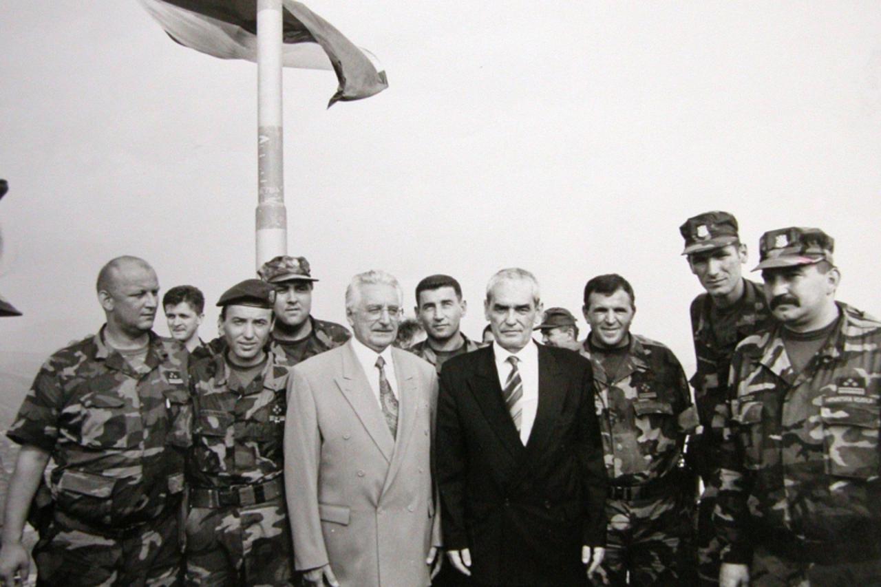 \'za unutrasnju........03.08.2004............zagreb .... image......hrvatska..... oluja 1995..............oslobodjeni knin........6.8.1995 rojs, krsticevic, korade, tudjman,susak, gotovina, ademi, kot