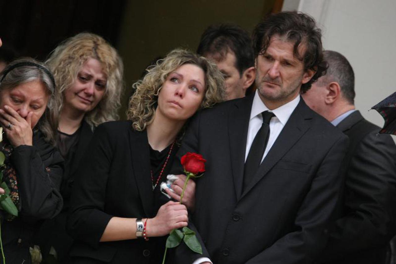 nora šitum,sprovod (1)