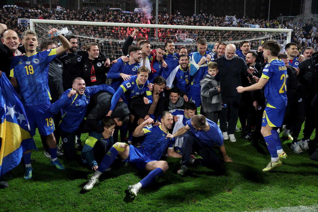 Zenica: Slavlje igrača Bosne i Hercegovine nakon što su svladali Italiju jedanaestercima