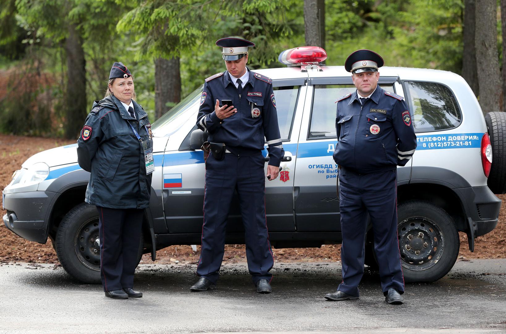 Policija je blokirala ulaz i u hotelski kompleks pušta samo službeno osoblje. Policajci su raspoređeni i u šumi oko kompleksa