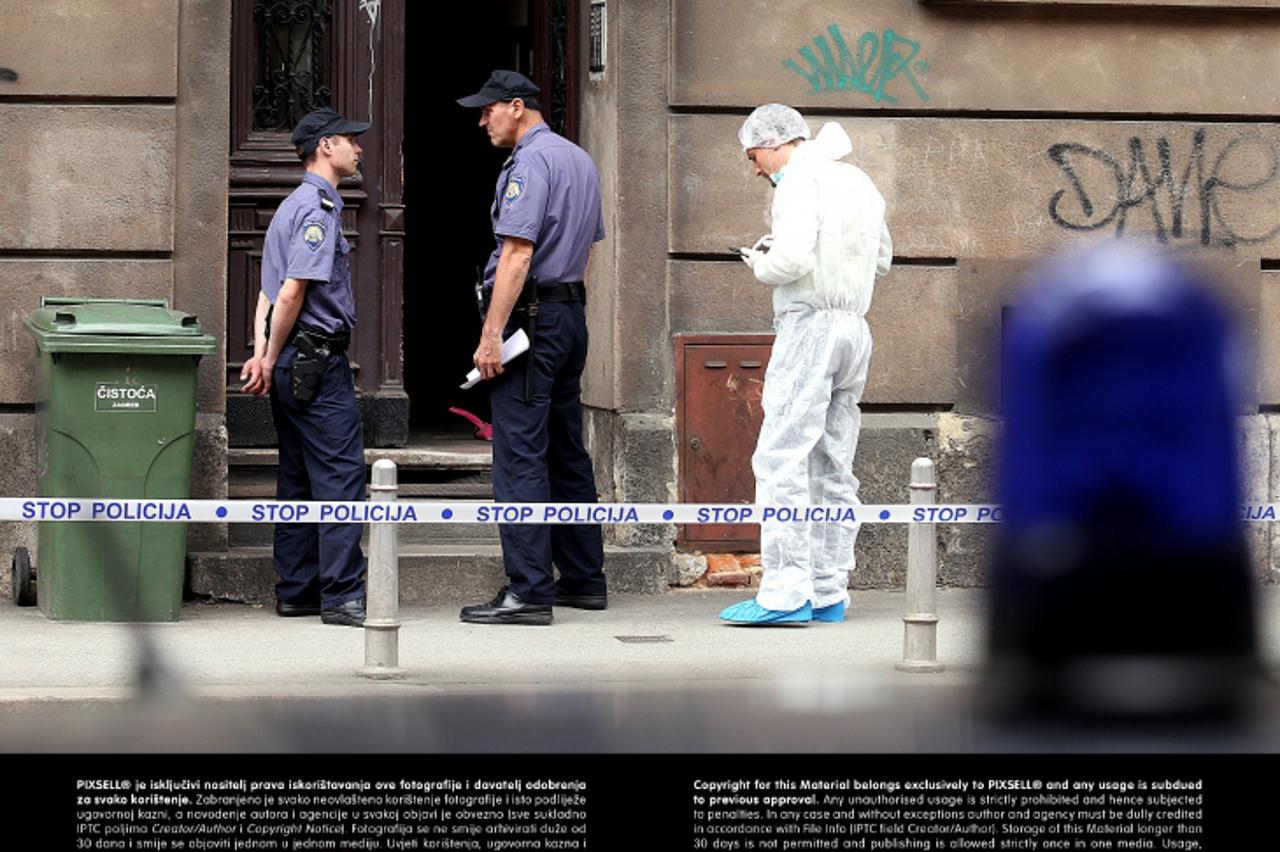 '16.05.2013., Zagreb - U stanu u prizemlju Boskoviceve ulice 22 pronadjeno bezivotno tijelo starice. Sumnja se na nasilnu smrt. Policija na mjestu nesrece obavlja ocevid.  Photo: Goran Stanzl/PIXSELL'