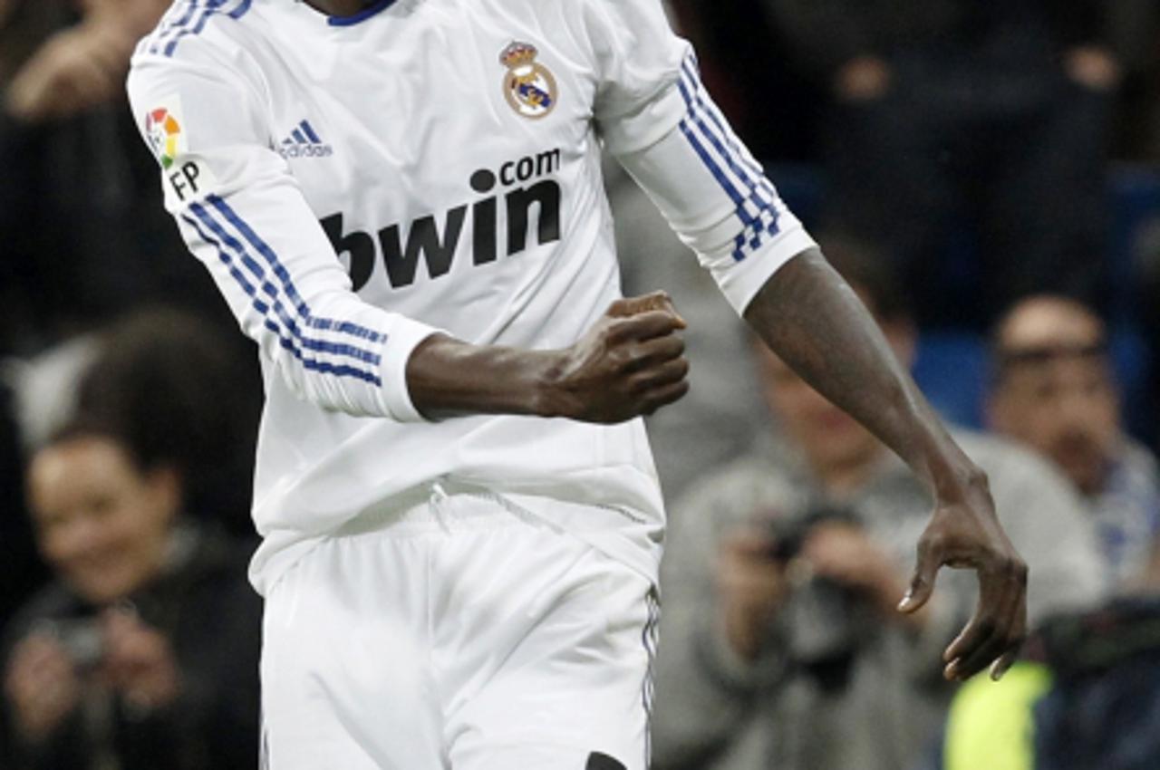 'Real Madrid\'s Emmanuel Adebayor celebrates his goal against Real Sociedad during their Spanish first division soccer match at Santiago Bernabeu stadium in Madrid February 6, 2011. REUTERS/Andrea Com
