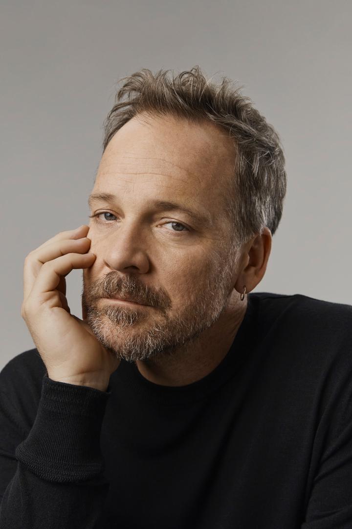 Sarsgaard je publiku i kritiku osvojio još filmom DEČKI NE PLAČU, nakon čega je imao niz zapaženih uloga u američkom autorskom i studijskom filmu. Posebno priznanje donijela mu je suradnja s Michelom Francom na filmu SJEĆANJE, u kojem uz Jessicu Chastain igra glavnu ulogu i za koji je na Filmskom festivalu u Veneciji osvojio Volpi Cup za najboljeg glumca