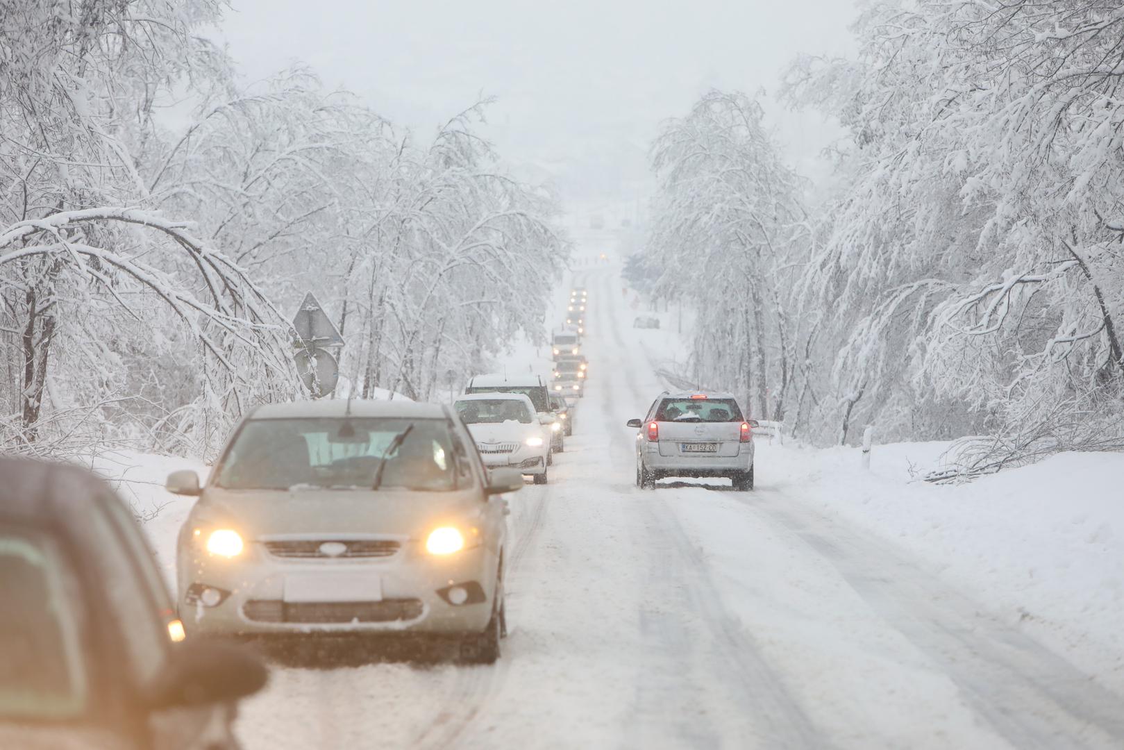 23.01. 2023., Karlovac - Autocesta D1 od Karlovca do Slunja zametena snijegom. Zbog neociscene ceste promet se odvija otezano uz zastoje.  Photo: Kristina Stedul Fabac/PIXSELL