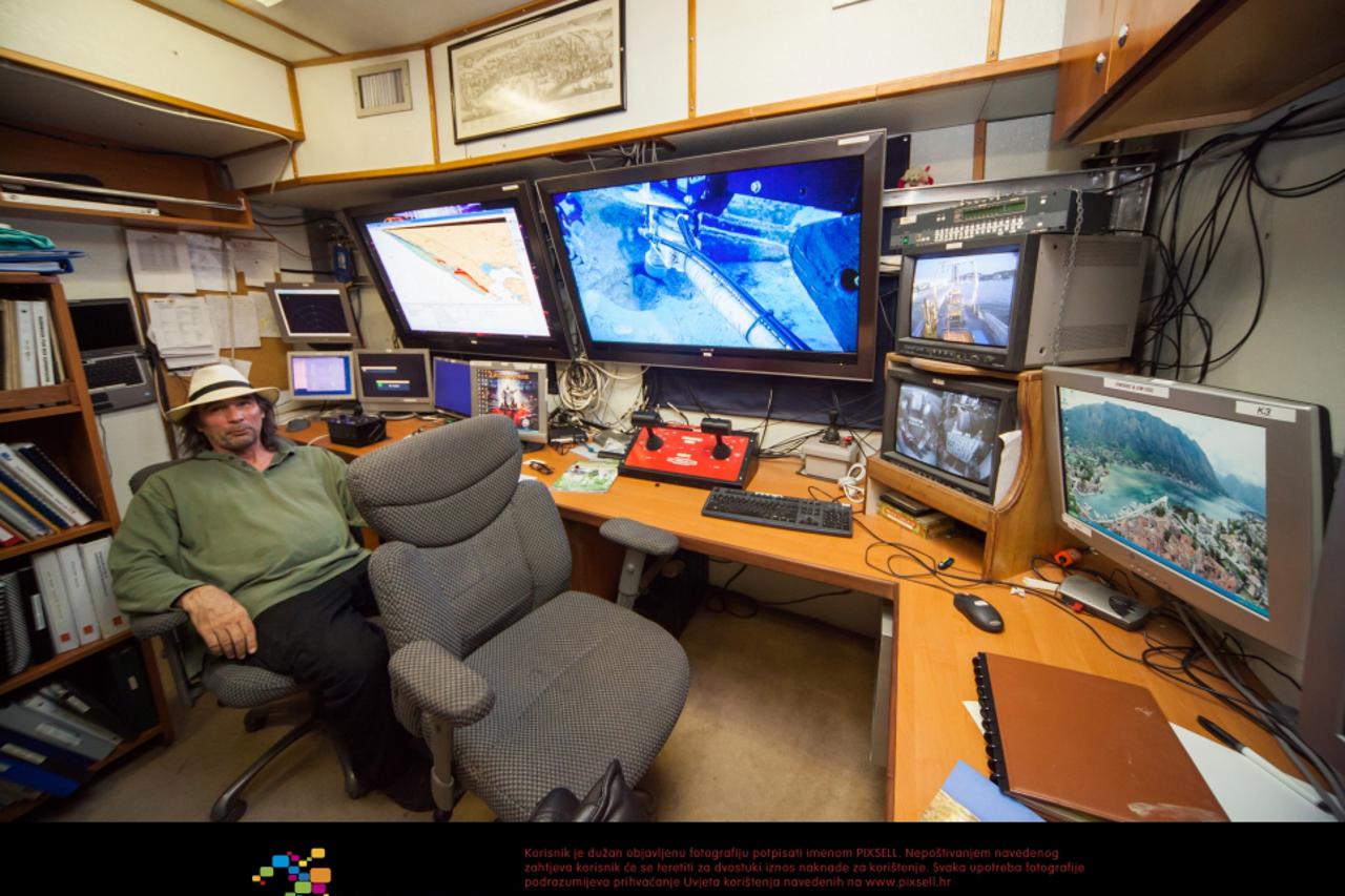 Hercules istraživački brod (1)