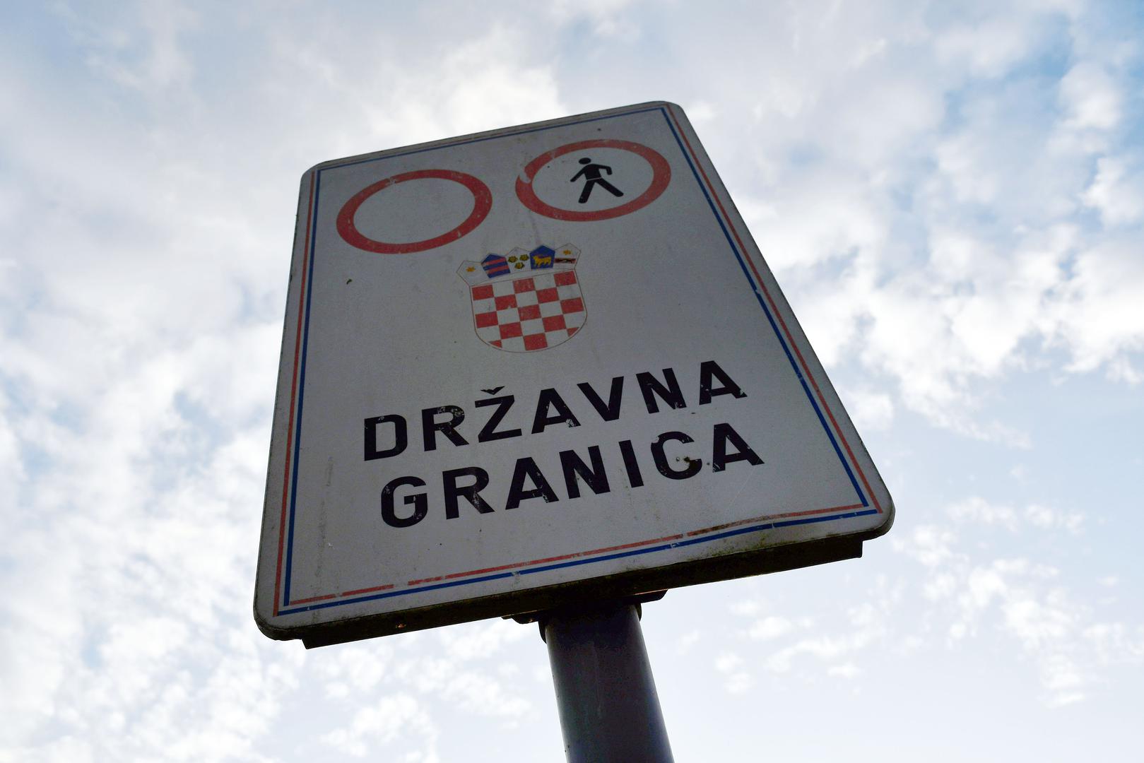 Prema podacima sa službene stranice UNO-a BiH, u ovu zemlju dopušteno je unošenje gotovih lijekova za osobne potrebe u količinama nužnim za uobičajenu terapiju, i to uz posjedovanje odgovarajuće medicinske dokumentacije (prijepis potvrde bolesti, potvrda liječnika, recept). Također, svi putnici koji unose ili iznose gotovinu ili vrijednosne papire u iznosu većem od 10.000 eura dužni su to prijaviti carinskom tijelu na svakom graničnom prijelazu u BiH. S druge strane, oni koji putuju u Hrvatsku imaju puno strože kriterije kada su u pitanju određene vrste proizvoda.