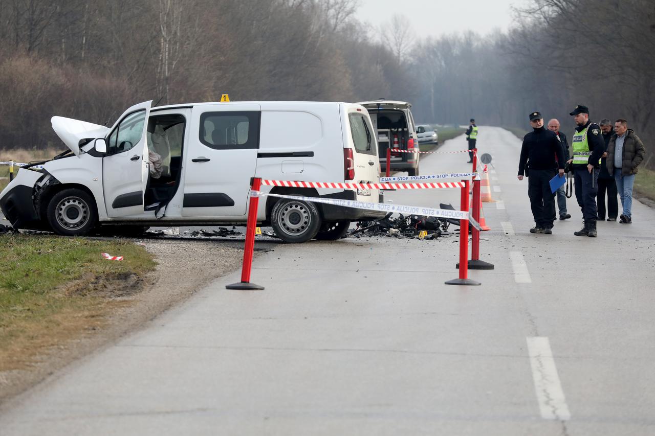 U sudaru motocikla i kombija kod Rugvice dvije su osobe poginule