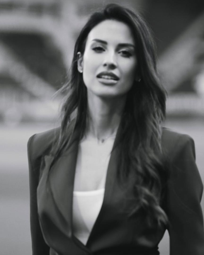 Eleonora Incardona, 36-godišnja voditeljica DAZN-a i jedno od najprepoznatljivijih lica talijanskog nogometa, svakim svojim pojavljivanjem prijeti zasjeniti i same zvijezde na terenu. 