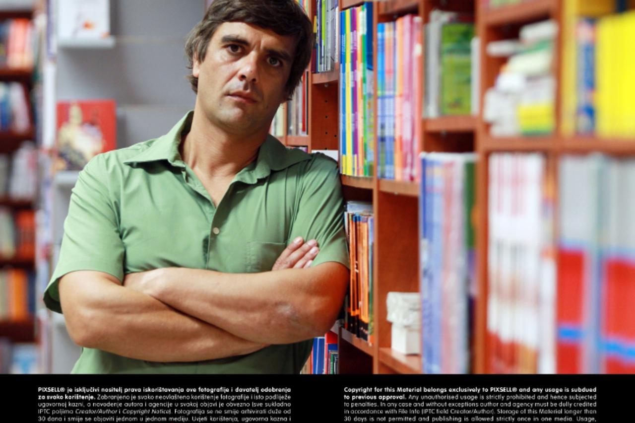 '03.09.2013., Zagreb - Knjizara Fadil Hadzic, pisac Bekim Sejranovic predstavlja svoju novu knjigu Sandale.  Photo: Goran Jakus/PIXSELL'