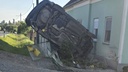 FOTO Kaotične scene nakon prometne nesreće: Auto 'uletio' u dvorište i stao na samom pragu kuće