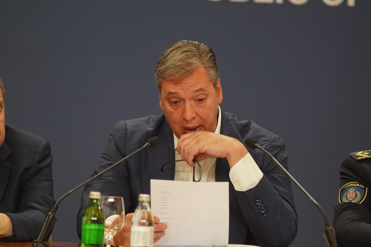 Beograd: Vučić se obratio medijima povodom eskalacije prosvjeda u državi