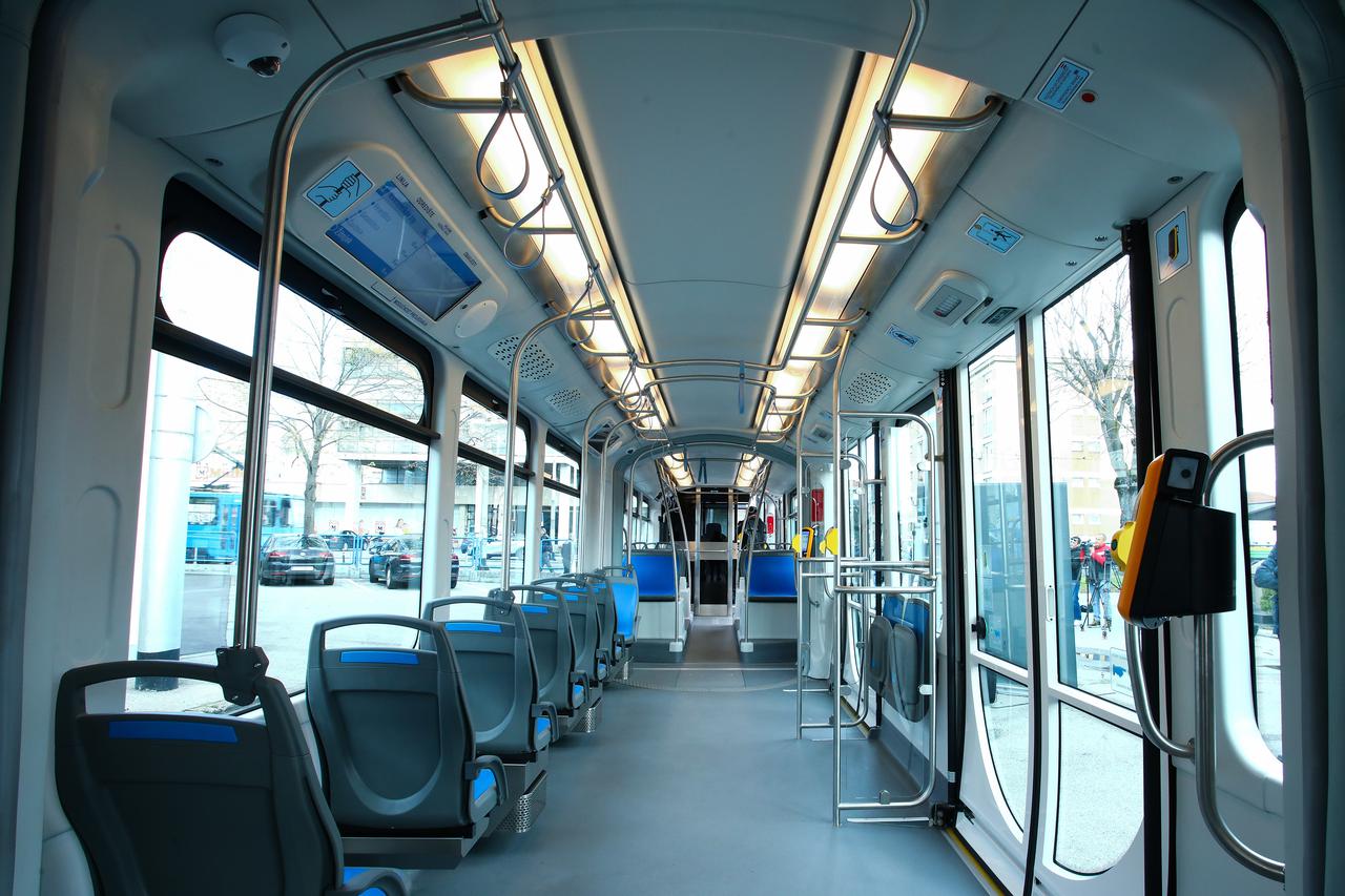 Zagreb: U promet pušten drugi novi niskopodni tramvaj, građani odlučili da će voziti na liniji 13