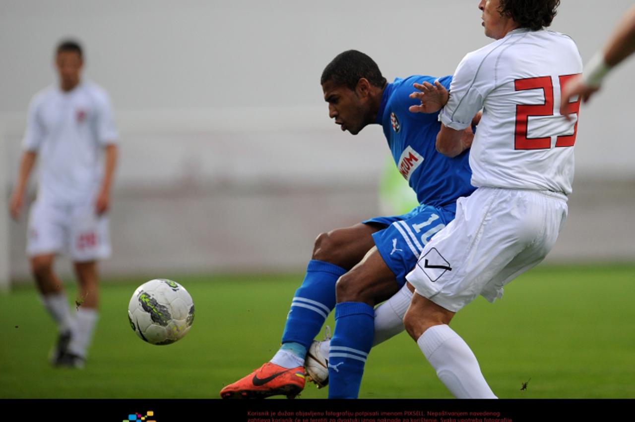 '17.04.2012., Kranjceviceva, Zagreb -Uzvratna utakmica kupa Hrvatske, polufinalna utakmica, NK Zagreb - GNK Dinamo.  Jorge Sammir, Vlado Zadro. Photo: Daniel Kasap/PIXSELL'