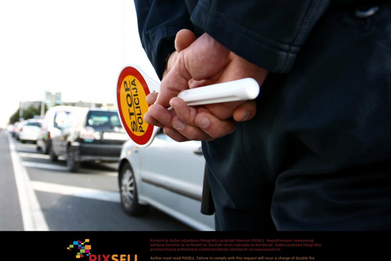 \'28.03.2010., Zagreb Hrvatska -U Slavonskoj aveniji danas u popodnevnim satima doslo je do drugog lancanog sudara u kojem je sudjelovalo desetak vozila. Nastala je poveca materijalna steta, ozlijedje