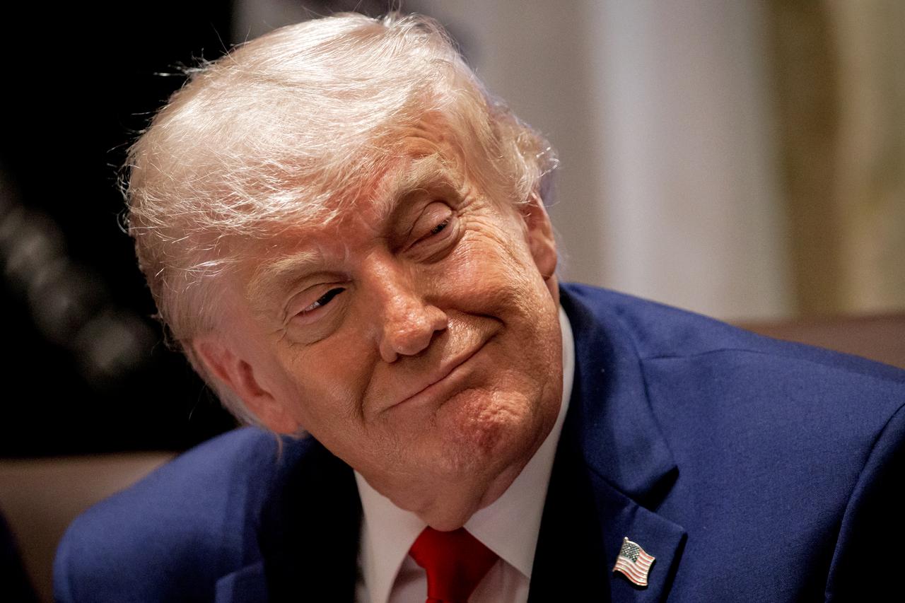 DC: President Trump Holds a Cabinet Meeting