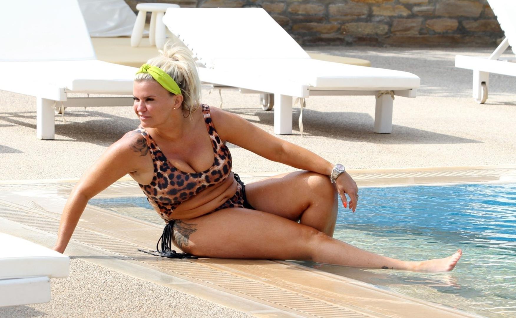 Pjevačica Kerry Katona, koja je nekada bila članica ženskog benda Atomic Kitten dugo se mučila s viškom kilograma. 