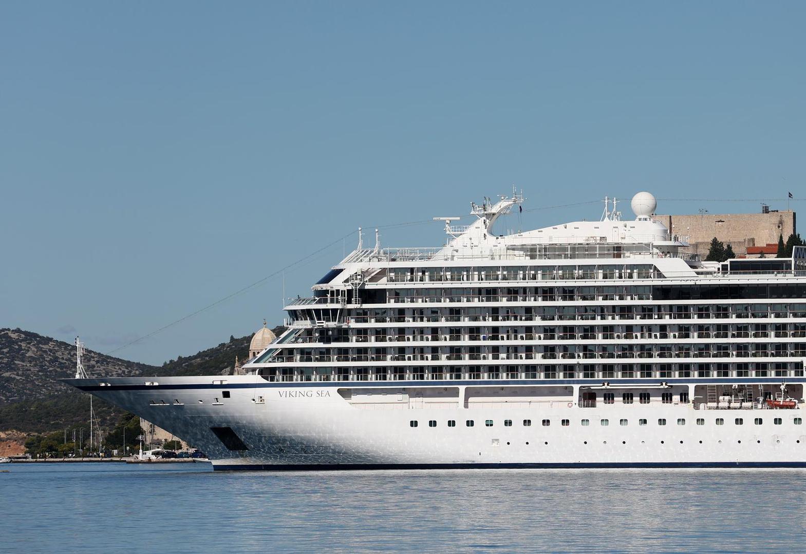 Ovaj kruzer ima 10 paluba, a ukupno može primiti 930 putnika.

