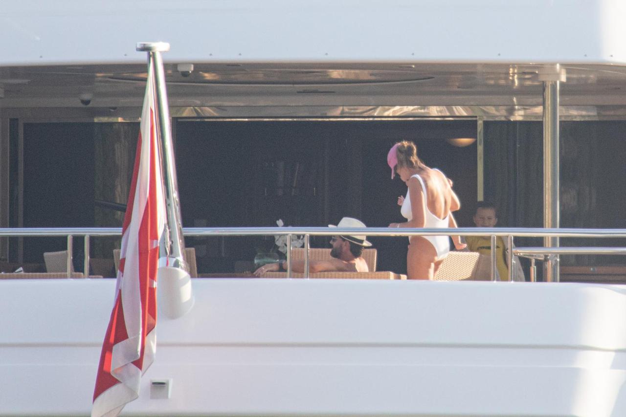 Tamara Ecclestone sa suprugom i kćerkama uživa u ljetnim radostima