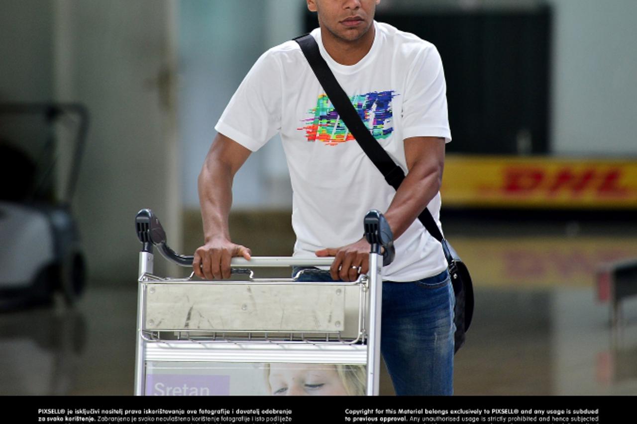 '25.06.2013., Zagreb - Alzirac El Hilal Soudani sletio u Zagrebacku zracnu luku nakon sto se ozenio u Alziru.  Photo: Marko Prpic/PIXSELL'