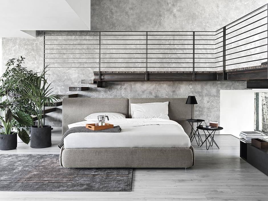 Zip tapecirani krevet dostupan je s fiksnim okvirom kreveta, a može biti presvučen tkaninom ili kožom