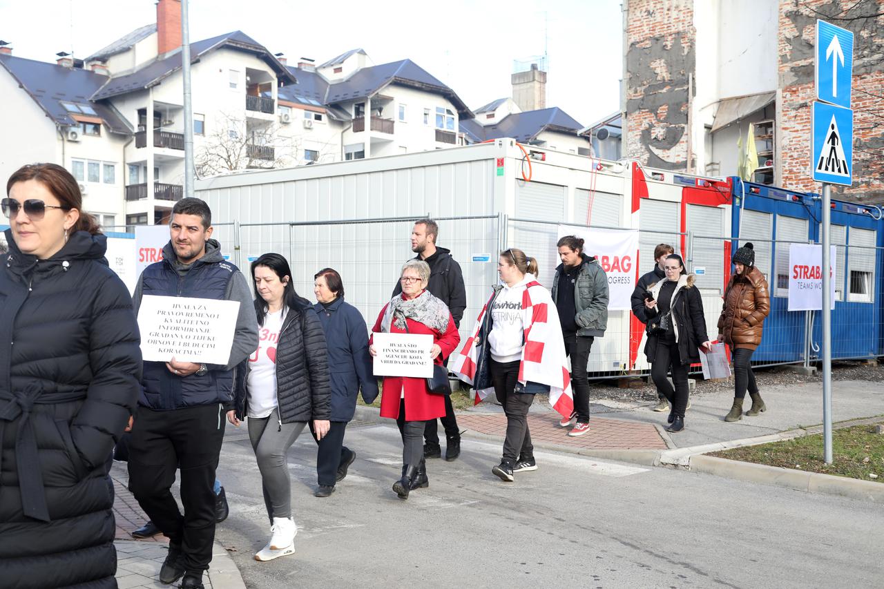 Stanovnici Petrinje prosvjedovali na godišnjicu potresa zbog sporosti vladajućih i obnove