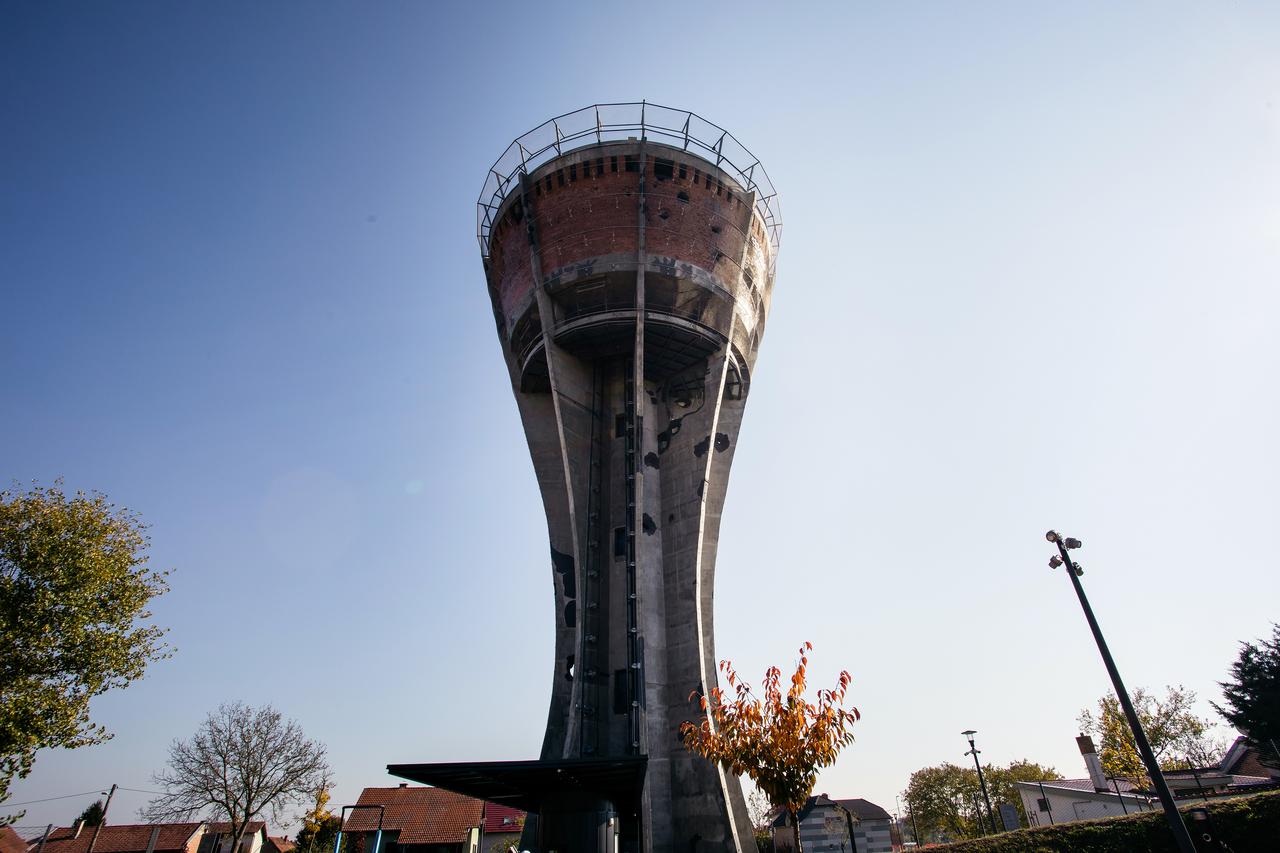 Vukovarski vodotoranj - simbol obrane  Grada Vukovara