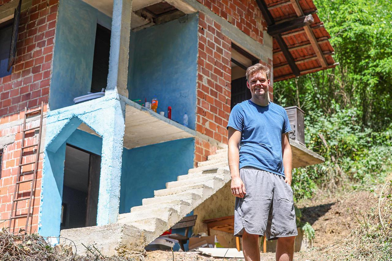 Američki influenser Justus Reid kupio kuću u Hrvatskoj za 5.000 eura, snimke uređenja postale su viralni hit