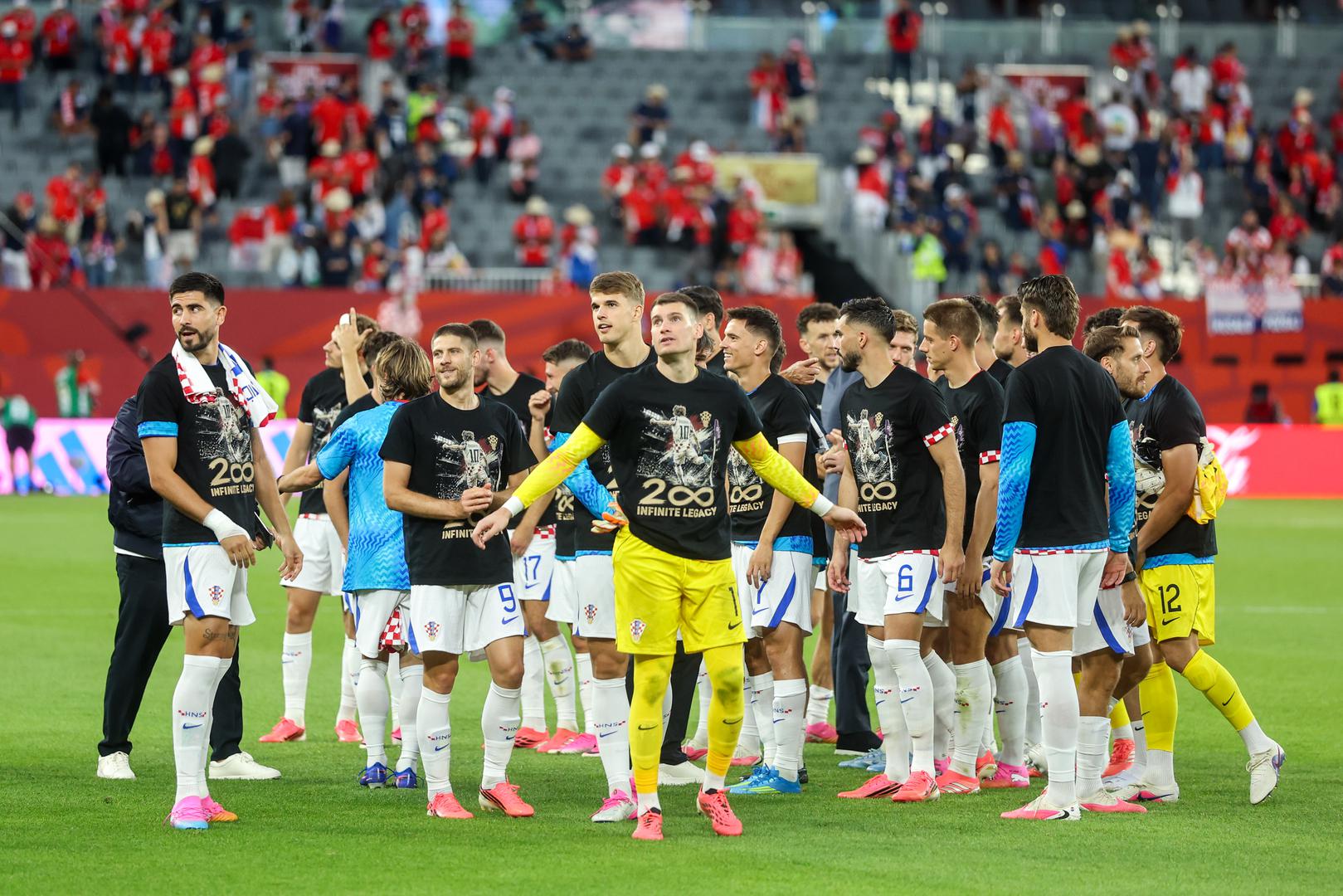 "Uvijek sam sa sobom imao loptu", sjeća se Modrić. "Čak i u skloništima gdje smo se sklanjali za vrijeme bombardiranja u Hrvatskoj od 1990. do 1995." 