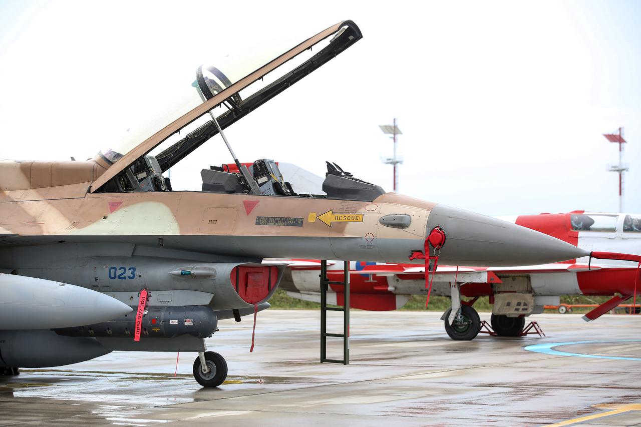 Zagreb: Borbeni zrakoplovi izraelske vojske F16 Barak u bazi HRZ-a na Plesu