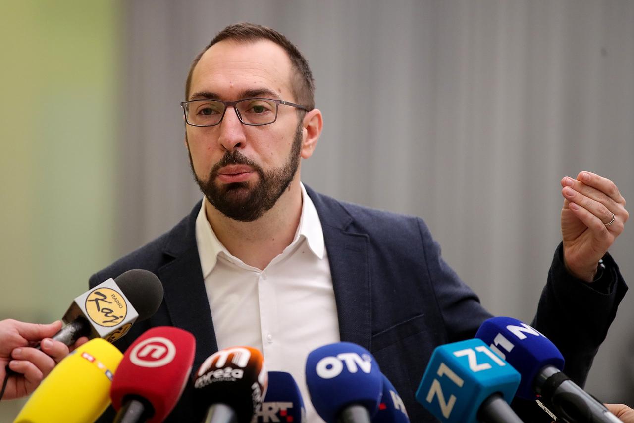 Zagreb: Tomislav Tomašević održao konferenciju za vrijeme trajanja sjednice Gradske skupštine