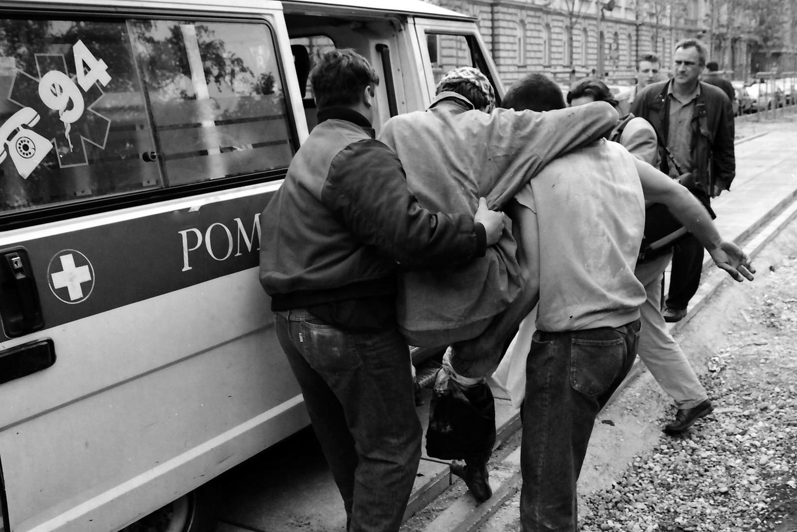 Vojska pobunjenih Srba je raketnim sustavom "Orkan" s kazetnim punjenjem, zabranjenim međunarodnim konvencijama, raketirala civilne ciljeve