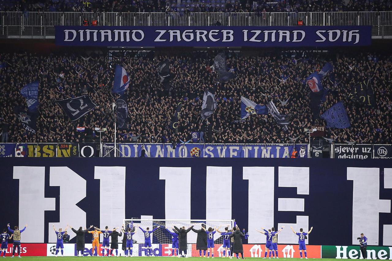 Nogometaši Dinama zahvalili navijačima na podršci u utakmici protiv Milana