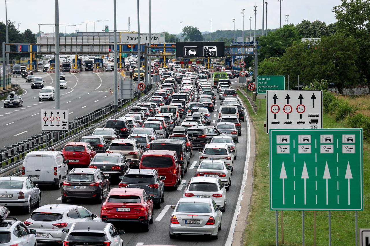 Zagreb: Gužve na naplatnim kućicama u Lučkom prema moru