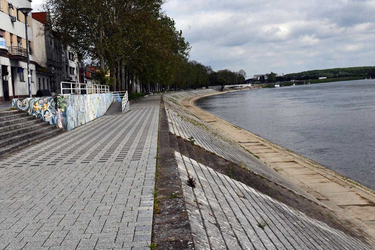 Slavonski Brod: Mjesto na kojem je muškarac u invalidskim kolicima sletio u Savu