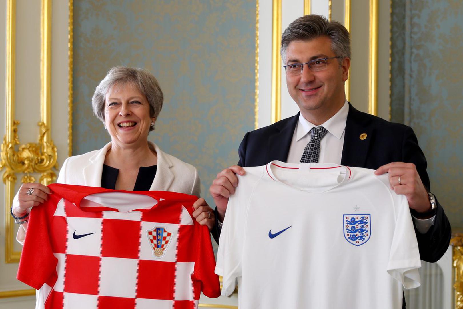 Premijer Plenković razmijenio je dres s britanskom premijerkom Theresom May uoči sutrašnje utakmice