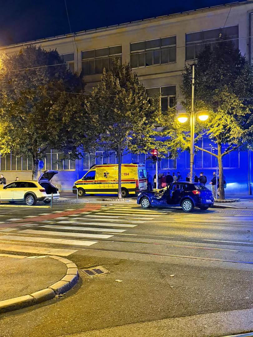 U petak navečer u Zagrebu, u blizini Cibone, dogodila se prometna nesreća. 