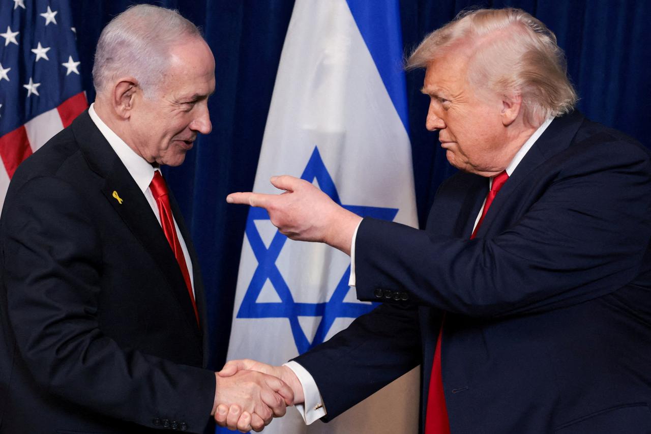 FILE PHOTO: U.S. President Trump meets Israeli PM Netanyahu at Trump’s Mar-a-Lago club, in Palm Beach