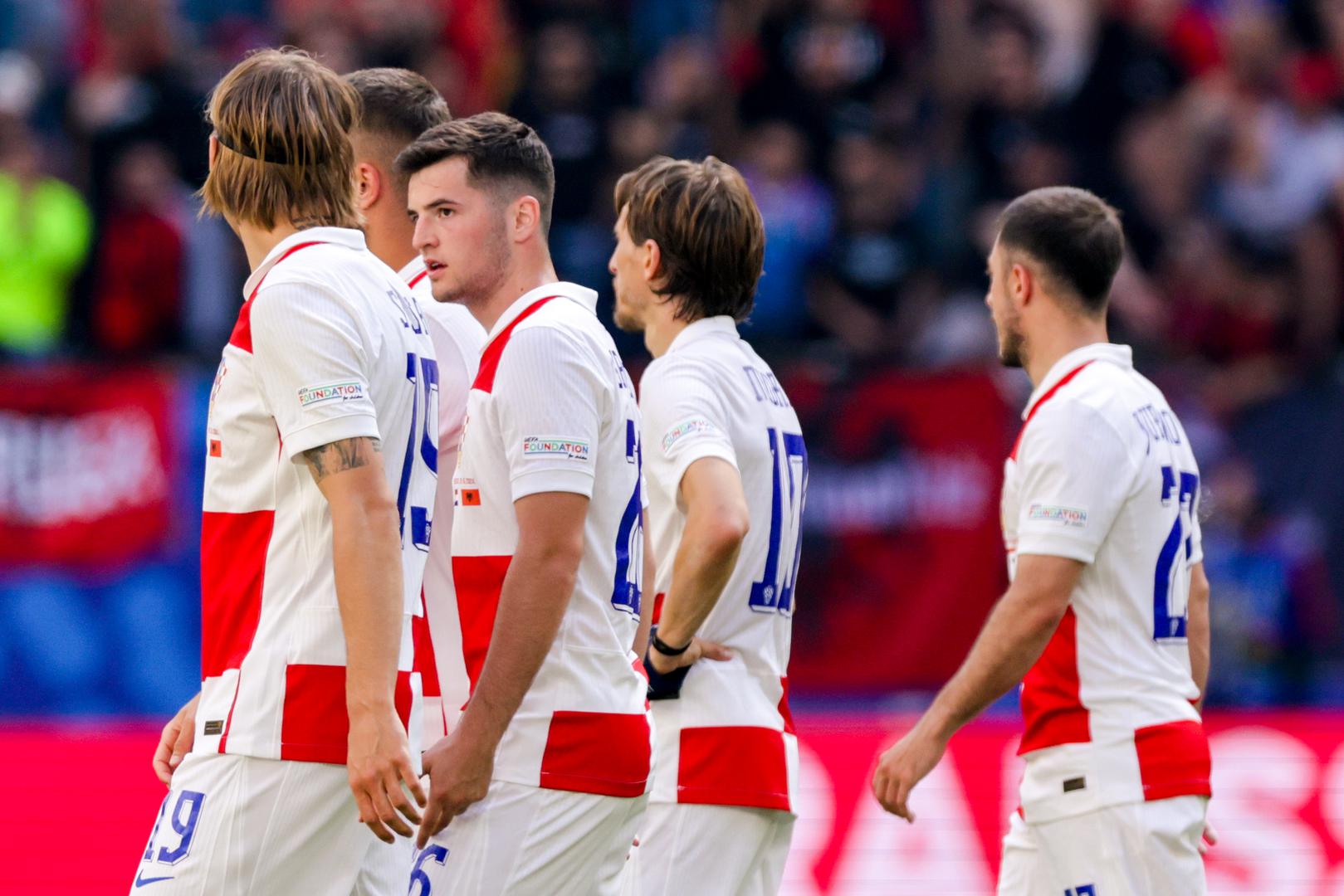 Engleska nogometna reprezentacija najvrjednija je od svih sudionika Europskog prvenstva 2024. godine, dok se hrvatska vrsta od 24 ekipe nalazi na 11. mjestu. Prema portalu transfermarkta, igrači "Gordon Albiona" vrijede 1.52 milijarde eura, a Hrvatska gotovo pet puta manje, 327 milijuna eura.