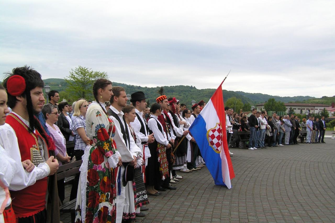 'zagorje - 09. 05. 2011.,Marija Bistrica, Hrvatska -  Studenti okupljeni na prvom studentskom hodocascu u Mariju Bistricu, u organizaiji zavicajnih studentskih udruga Zagrebackog sveucilista'