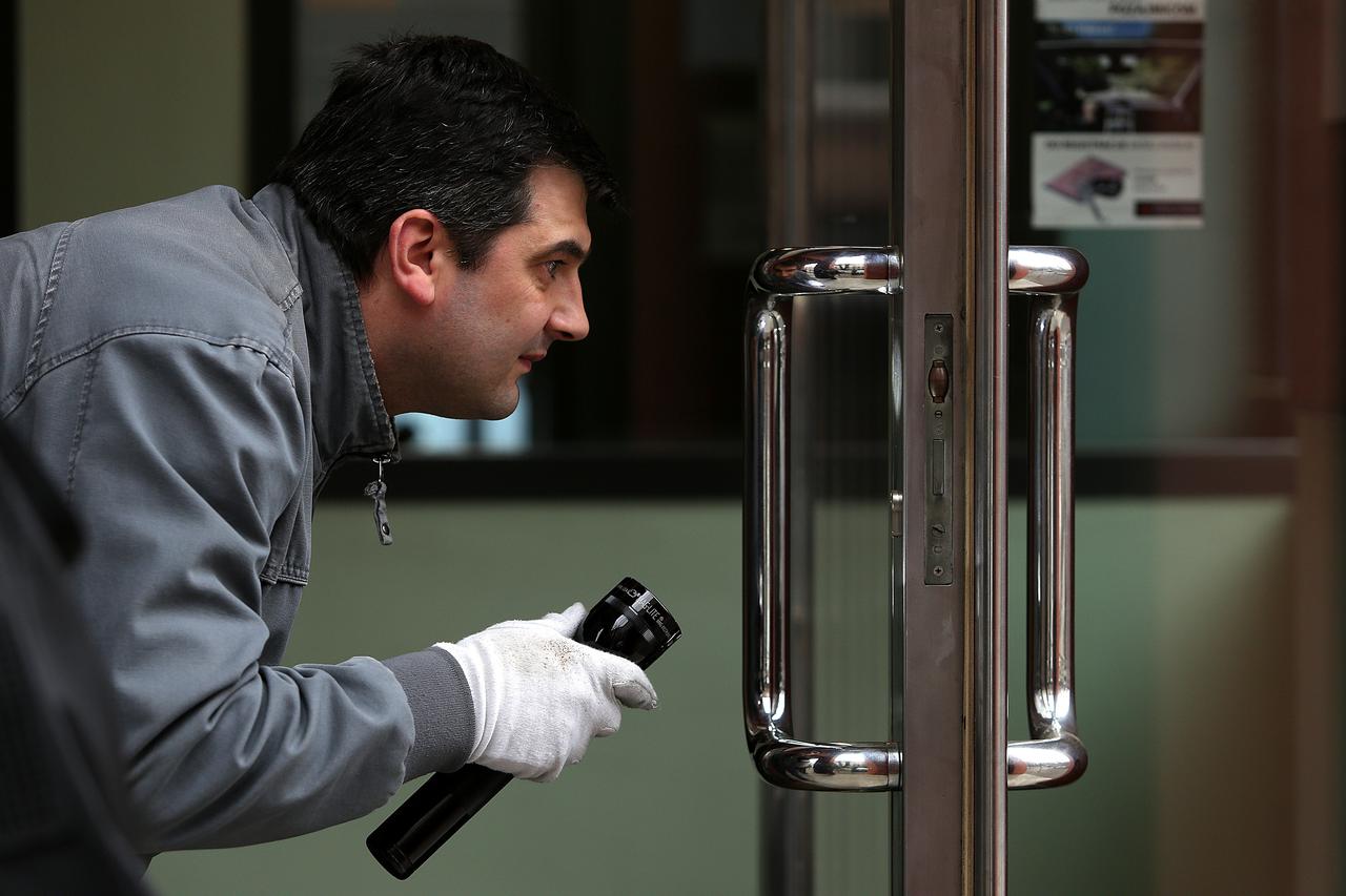 21.02.2014., Zagreb - Policijski ocevid nakon razbojnistva u Krizevackoj banci.  Photo: Anto Magzan/PIXSELL