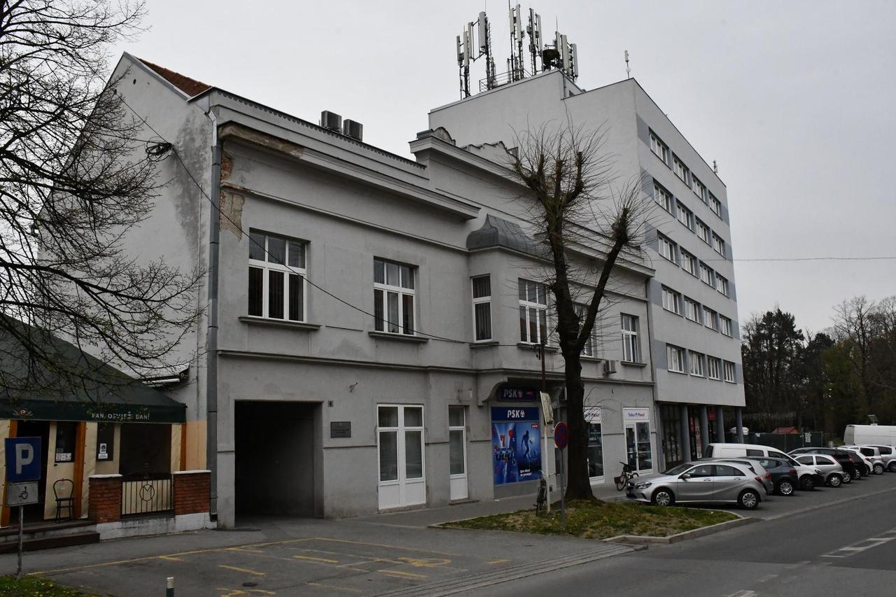 Nova Gradiška - Ravnatelj Centra za socijalnu skrb Branko Madunić govori o slučaju pretučene djevojčice koja se u bolnici bori za zivot.