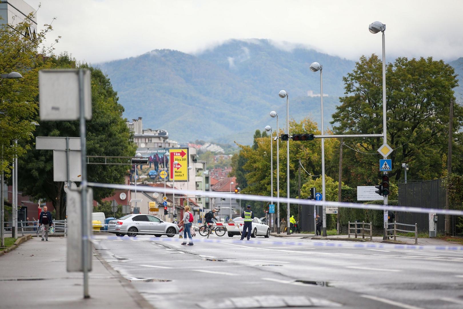 30.09.2021., Zagreb - Radovi na puknucu cijevi na Selskoj ulici nisu prouzrocili velike guzve tijekom jutra.Photo: Matija Habljak/PIXSELL