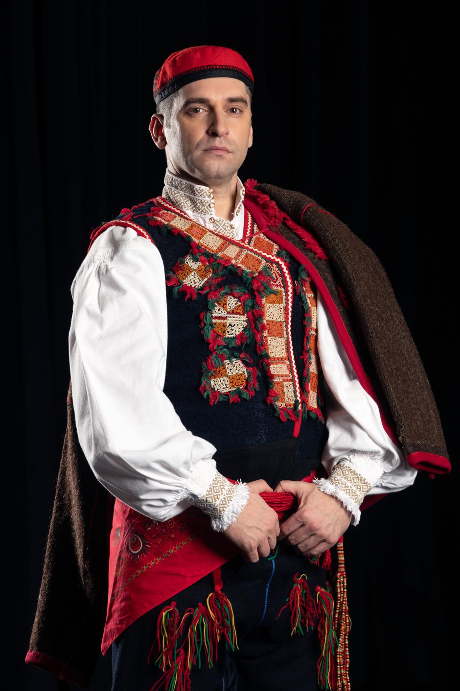 Prvaci i koncertni majstori Ansambla LADO