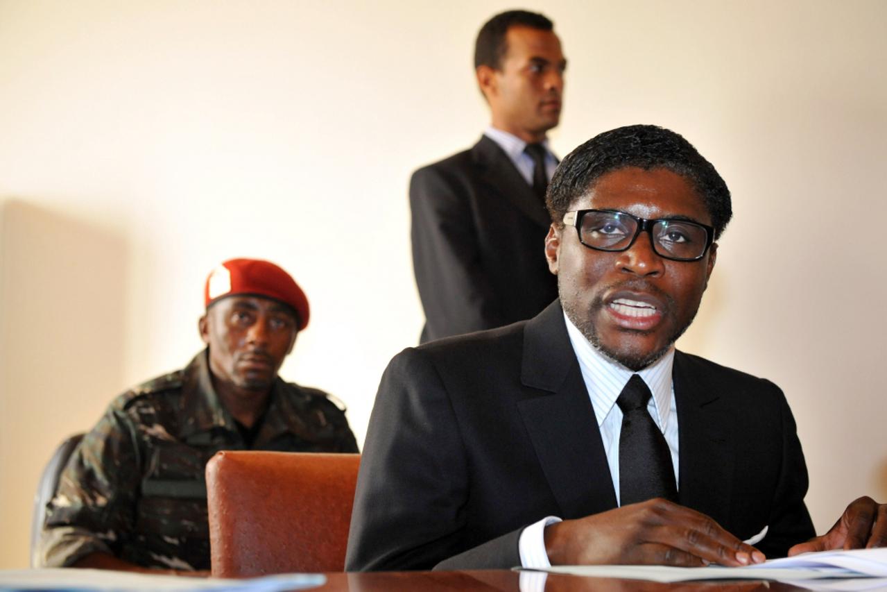 Obiang (1)