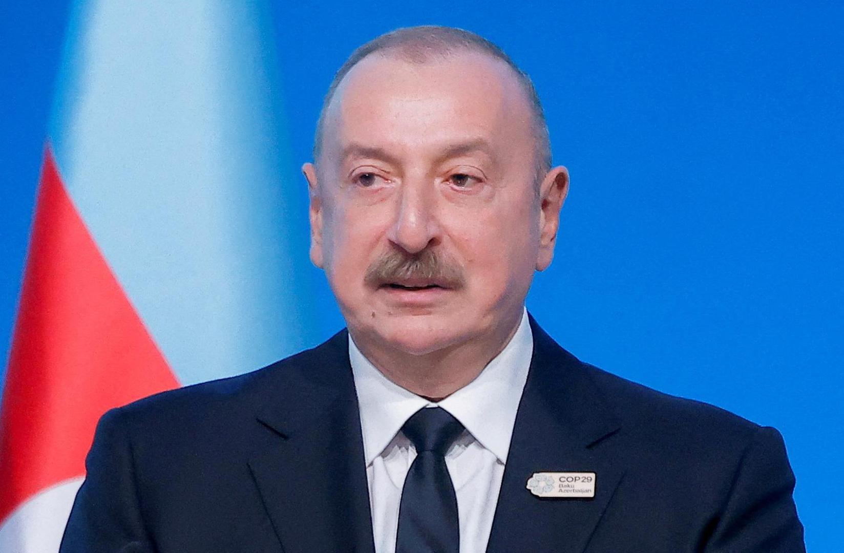 10. Predsjednik Azerbajdžana Ilham Aliyev na vlasti je od 31. listopada 2003. godine. Aliyev je naslijedio svog oca Heydara Aliyeva na mjestu predsjednika i od tada vlada Azerbajdžanom, učvršćujući obiteljsku političku dinastiju.

